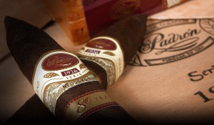 Padrón Cigarren auf Zedernholz Kiste