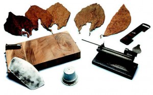 Blätter für die Einlage (Tripa Larga) und Werkzeuge eines Torcedors